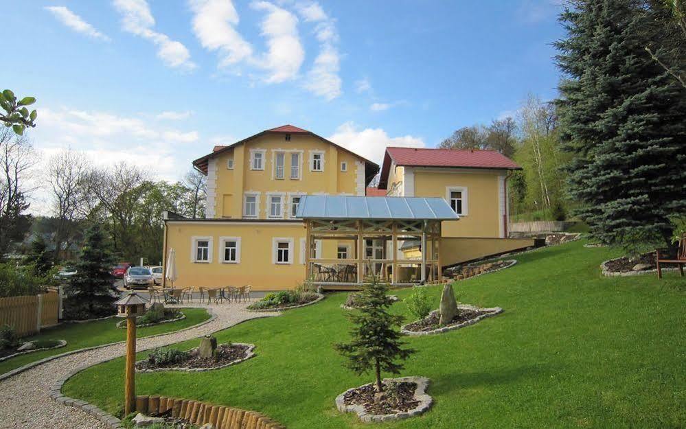 Boutique Hotel Swisshouse Марианске-Лазне Экстерьер фото